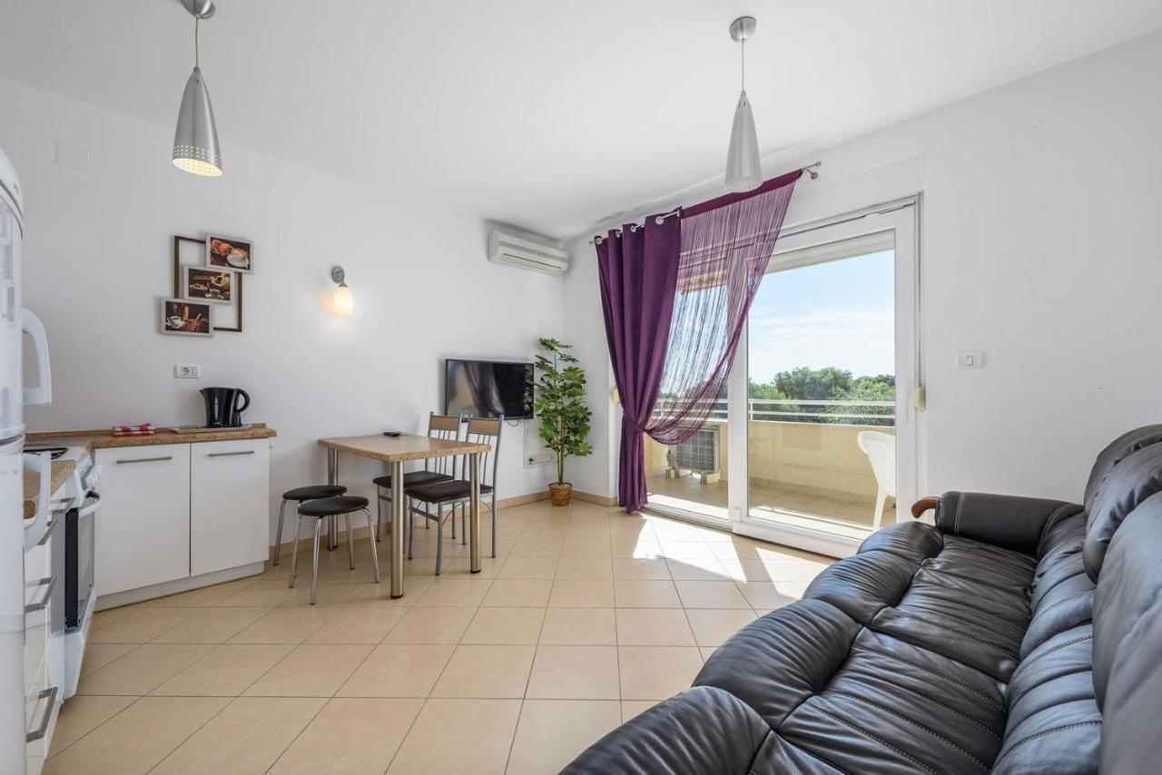 Flora House With Apartment Zambratija  Exterior foto
