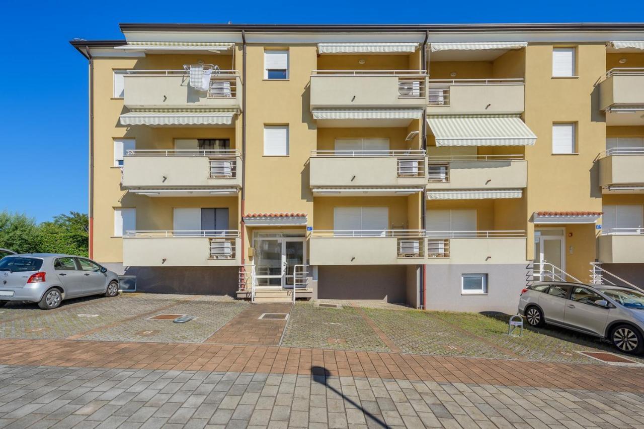 Flora House With Apartment Zambratija  Exterior foto