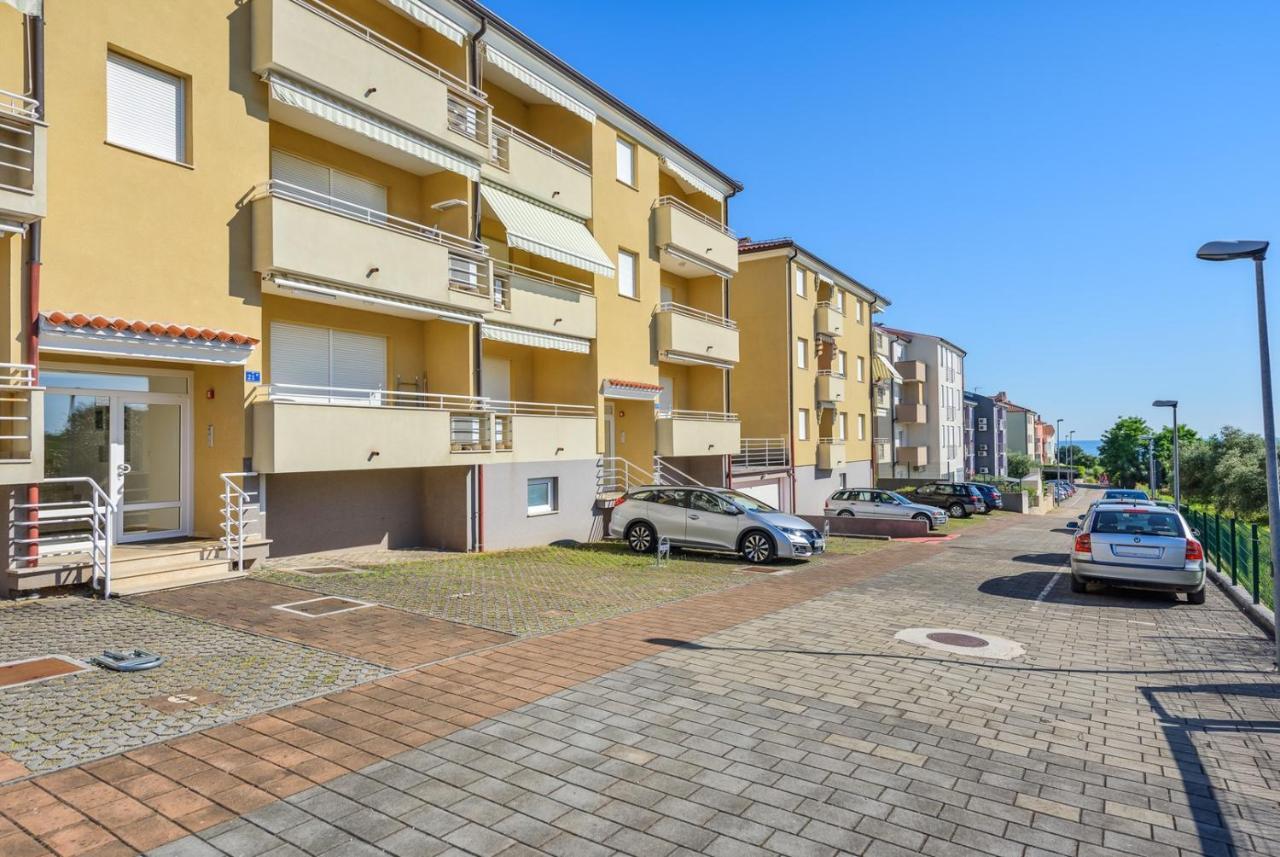 Flora House With Apartment Zambratija  Exterior foto